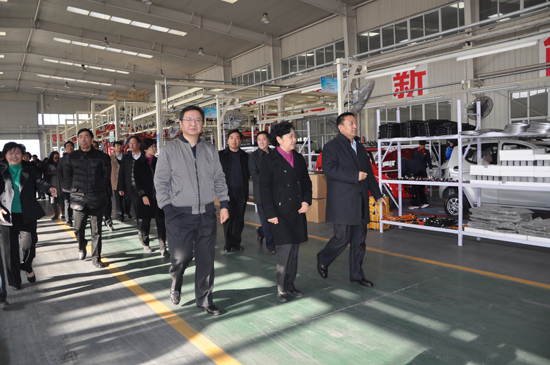 市政協(xié)主席王華清、副市長(zhǎng)蔣文紅一行領(lǐng)導(dǎo)到河北新宇宙視察指導(dǎo)