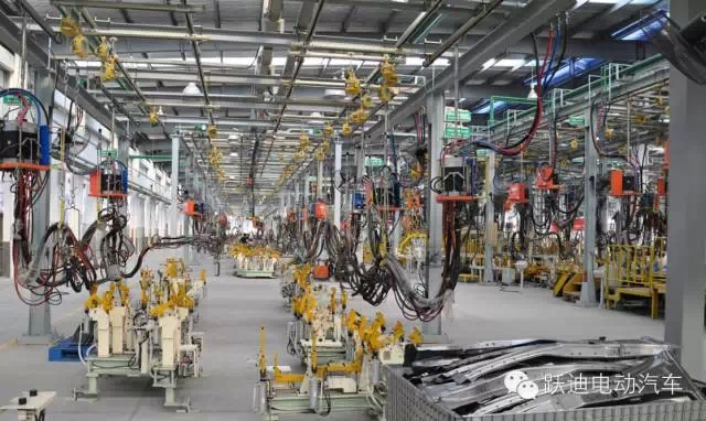 躍迪電動(dòng)汽車裝車完畢發(fā)往荊州，買躍迪電動(dòng)汽車可投保，解決您的后顧之憂！