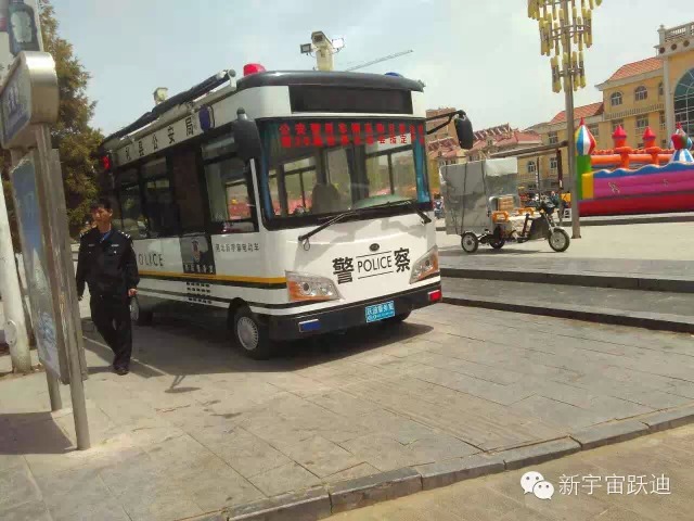 躍迪移動(dòng)警務(wù)室執(zhí)勤崇禮縣,維護(hù)地方社會(huì)穩(wěn)定