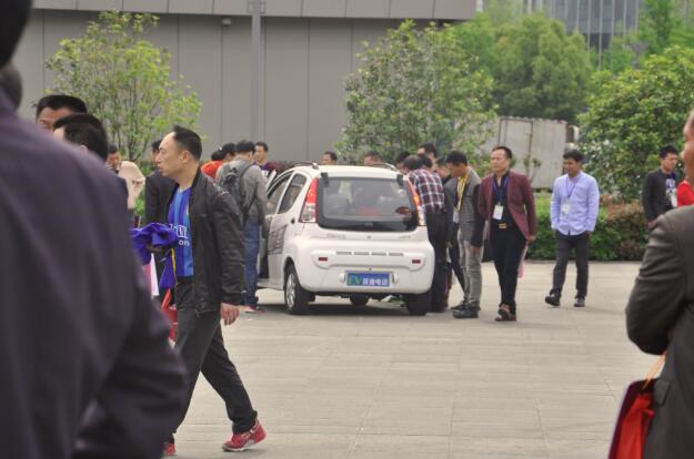 躍迪汽車強(qiáng)勢(shì)登錄南京新能源汽車展，引領(lǐng)行業(yè)發(fā)展新軌道