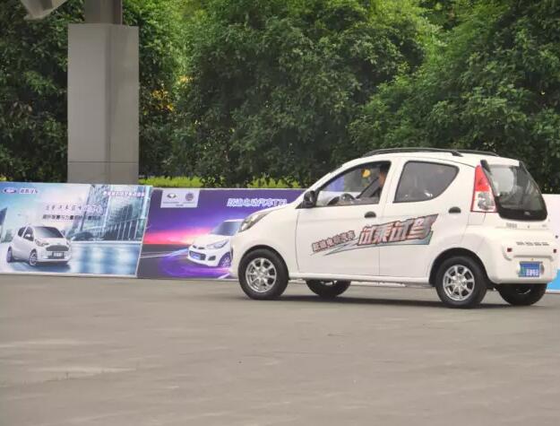 躍迪汽車強(qiáng)勢(shì)登錄南京新能源汽車展，引領(lǐng)行業(yè)發(fā)展新軌道