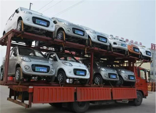 電動轎車