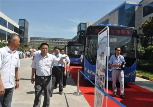 電動(dòng)公交車