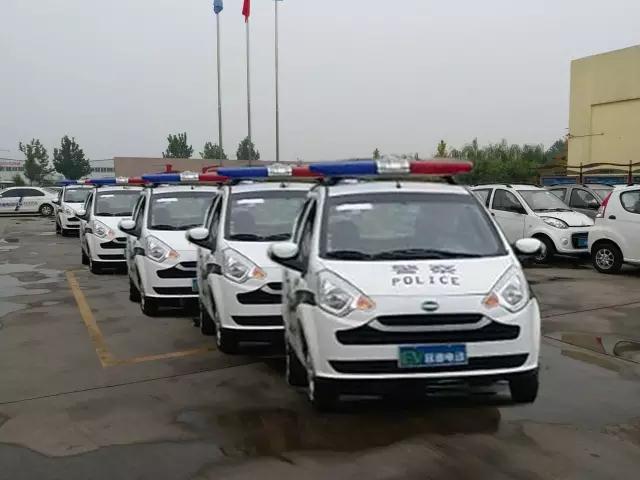 躍迪電動(dòng)汽車(chē)準(zhǔn)備出發(fā)