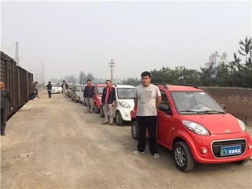 躍迪電動(dòng)汽車(chē)鐵路運(yùn)輸裝車(chē)中
