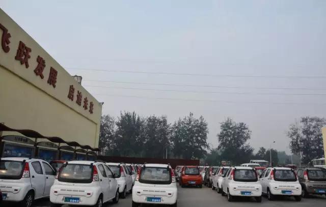 躍迪電動(dòng)汽車(chē)總裝下線