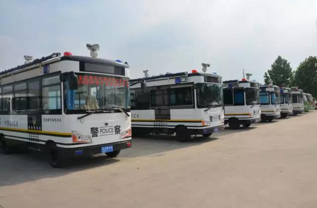 躍迪電動(dòng)流動(dòng)警務(wù)室集合完畢，準(zhǔn)備裝車
