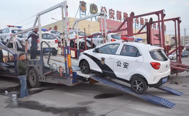 躍迪警用電動(dòng)巡邏車(chē)等待裝車(chē)